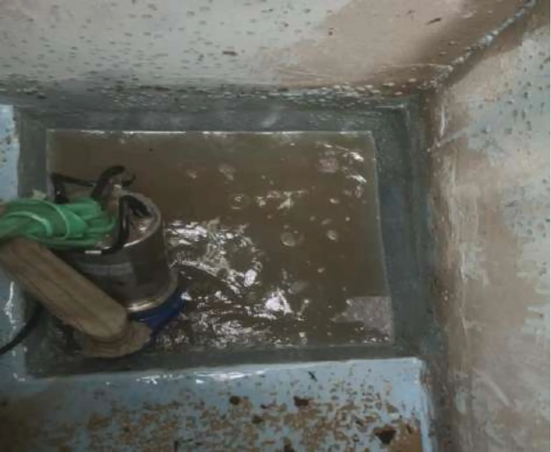 One time portable water tank cleaning